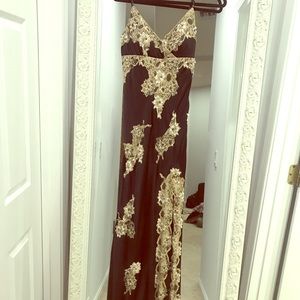 Stunning Cache lace gown